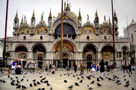 Fachada da Basílica de São Marcos - Foto: Ricardo André Frantz (Licença-cc-by-sa-2.5)