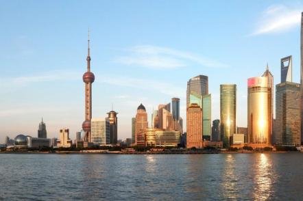 Panorama de Pudong visto do bund - Foto: pjt56 (Licenca-cc-by-sa-4-0)