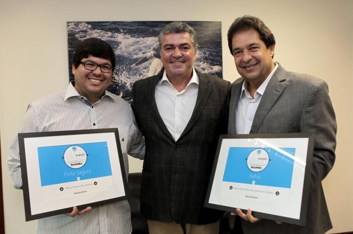 Diogo Medrado ( Sup.Bahiatursa), Alfredo Motta (Grupo Folha)  e José Alves (Secretario de turismo-Ba) - Foto: Camila Souza