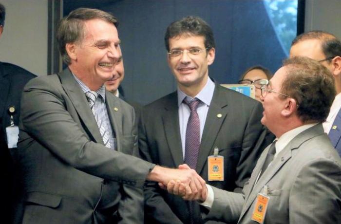 Min do Turismo, Presidente Bolsonaro e Presidente da ABIH - Foto: Mercado Eventos