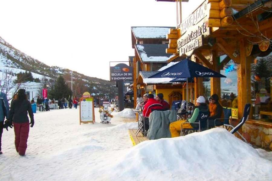 Destinos turísticos da Argentina 1 Argentina - Bariloche-Esquiadores na Estacao